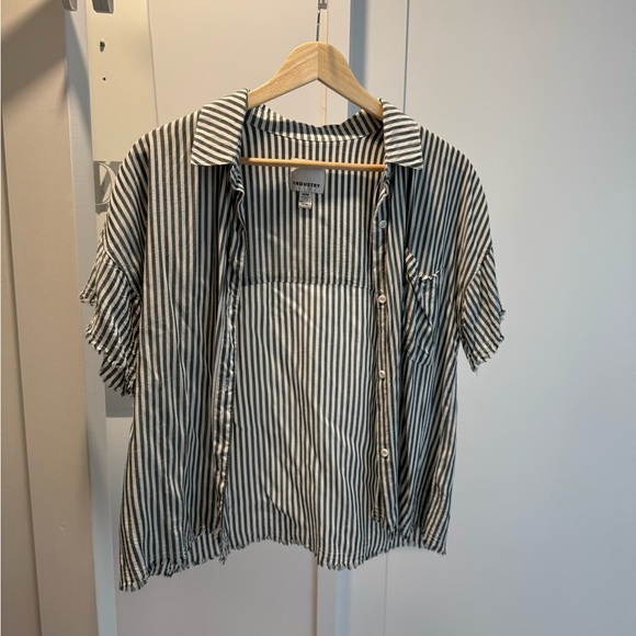 Green and white striped layering top. Perfect for beach! - Picture 2 of 4